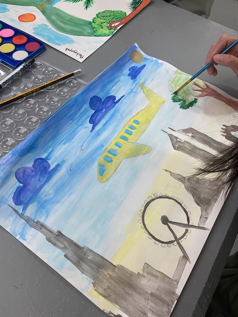 AlQasimiFound's tweet photo. As part of our #PrisonProgram, Artist-in-Residence Perry El-Ashmawi conducted an #artworkshop supporting the inmates of the Ras Al Khaimah Correctional Facility. The two-day workshop explored art as a therapeutic and rehabilitative tool.#rehabilitation #arttherapy https://t.co/GdL4Rl7I9c