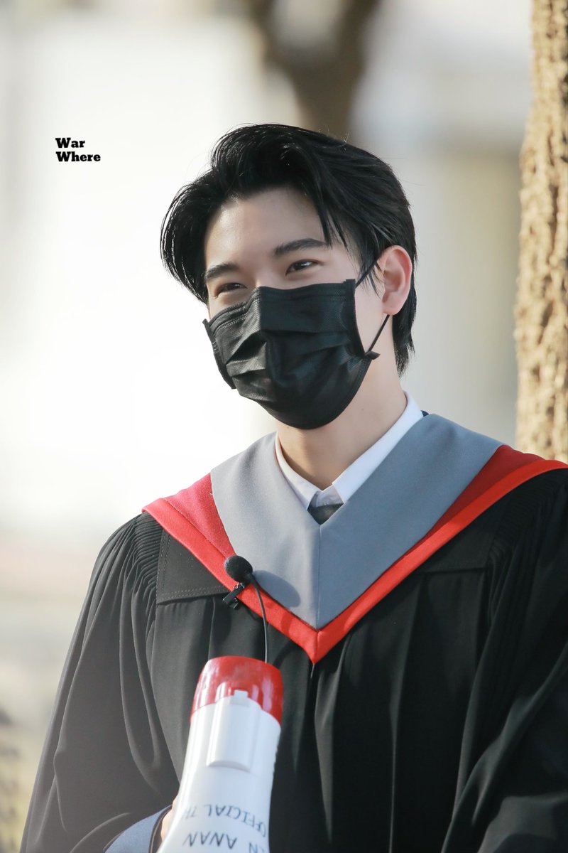 warwhere0623's tweet photo. 211215 ยินดีกับ บัณฑิตหยิ่น ด้วยน้า 👍🏻

#yinyin_anw 
#YinYinGraduation https://t.co/oh2gSSkP5s