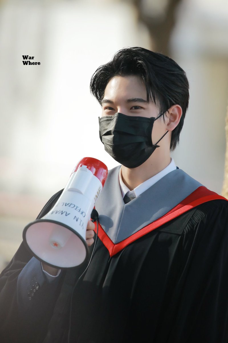 warwhere0623's tweet photo. 211215 ยินดีกับ บัณฑิตหยิ่น ด้วยน้า 👍🏻

#yinyin_anw 
#YinYinGraduation https://t.co/oh2gSSkP5s