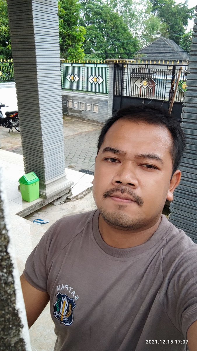 Emang iya kyak baju polri😆 baju nya aja ya orangnya kagak