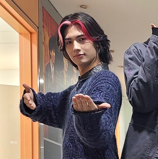 Yaa we all know you're handsome 😄

#HappyDeathDay #Jooyeon 
#주연 #XdinaryHeroes