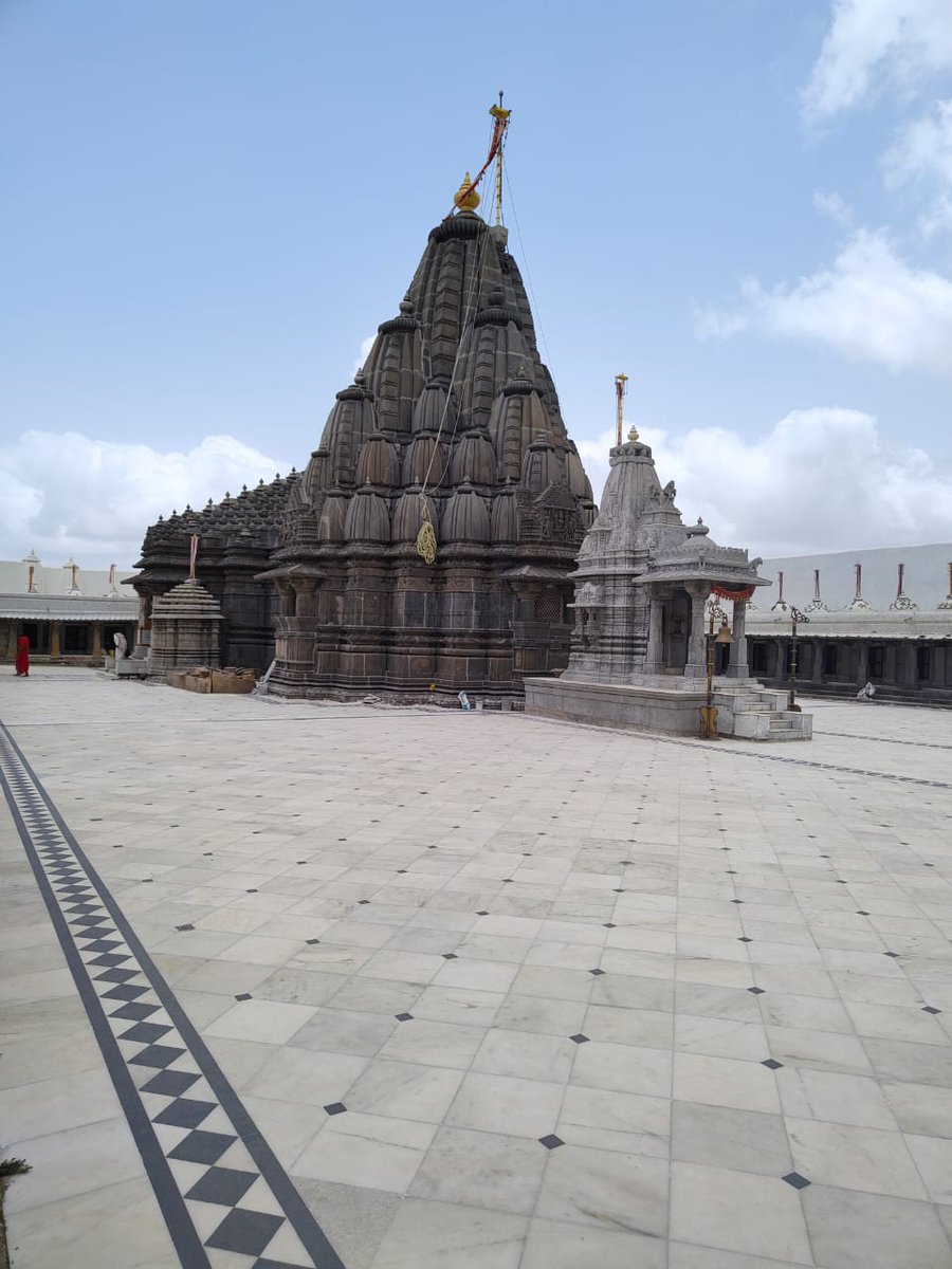 tirthshah178's tweet photo. Everyone says I am addicted of mobile 📱..... but no one know I am addicted of nem 😍😍girnar https://t.co/uTf33JOnH8