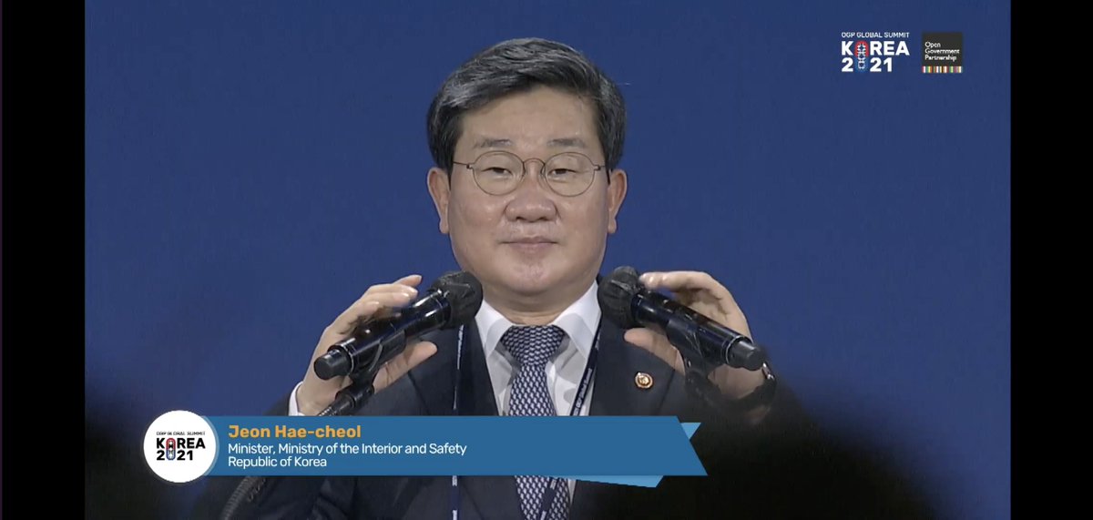 opengovpart's tweet photo. Minister Hae-cheol Jeon of @withyou3542 gives the opening remarks.
“The Summit will mark as an important starting point for achieving #OpenRecovery and #OpenRenewal.” https://t.co/yNCd2ZI6sD