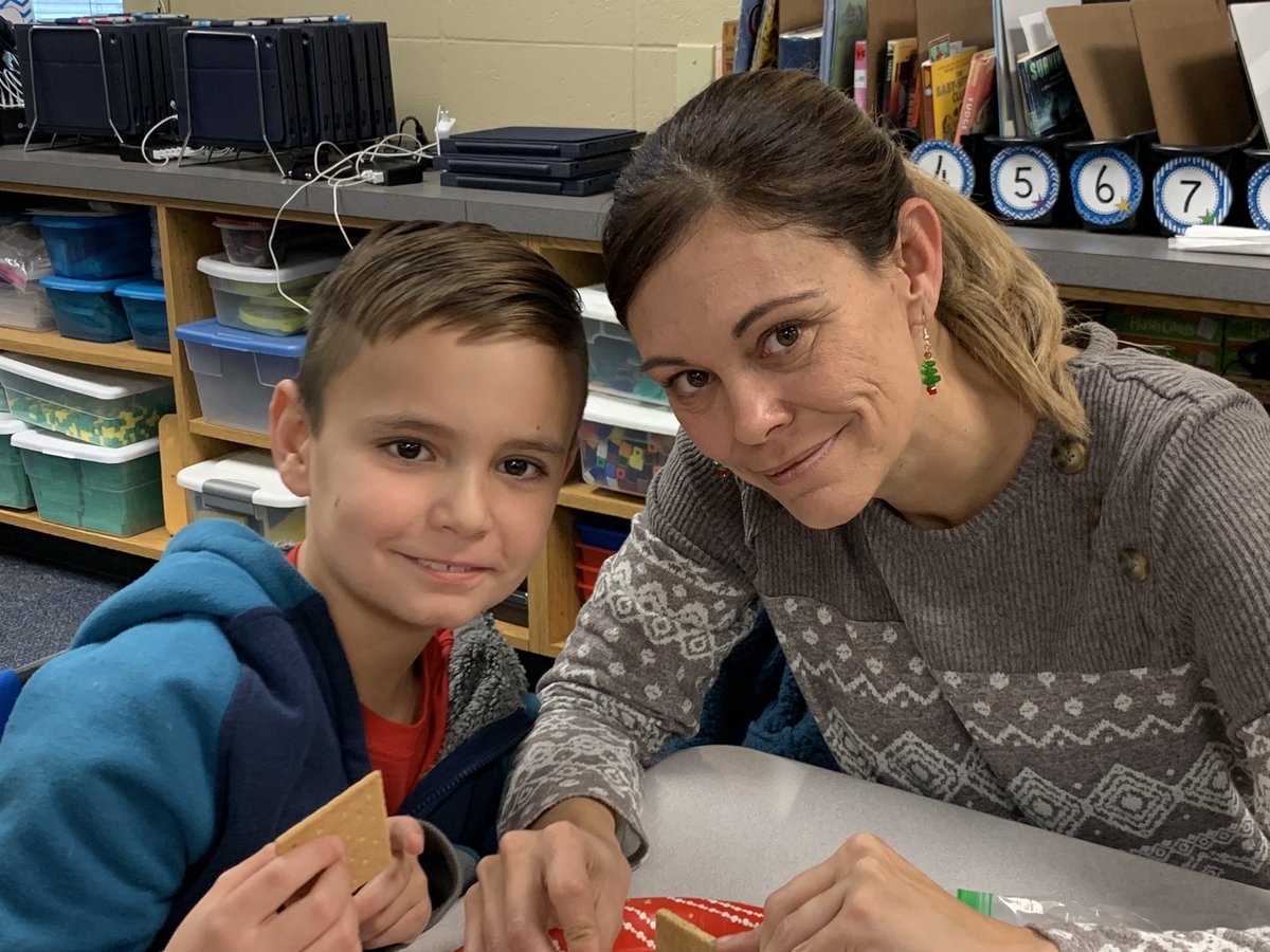 mommavoth's tweet photo. We had a great time building our traditional gingerbread houses with our guests today! #UVLearn #USD313 #gingerbreadhouses https://t.co/FmHERT87i4