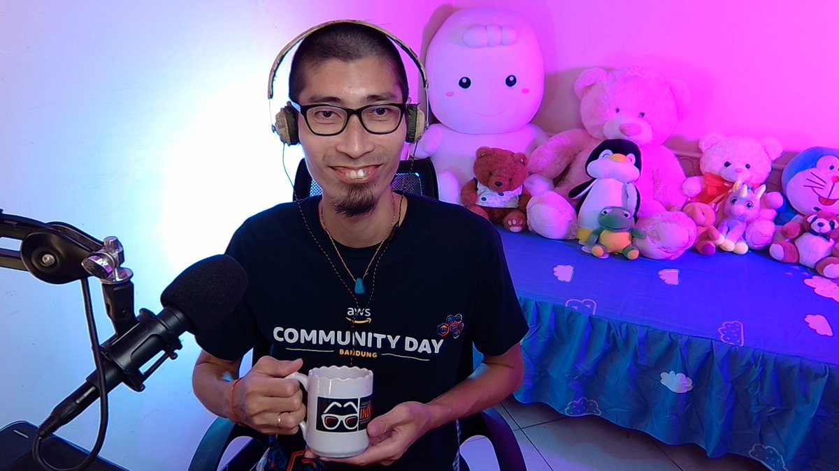 boedybios's tweet image. Persiapan teknis untuk rekaman sesi podcast malam ini. Bintang tamunya adalah seorang tokoh paling berpengaruh di komunitas PHP ID. Hayo kira2 siapa ya? 😁☕
#Podcast #IndonesiaBelajar #PHPID