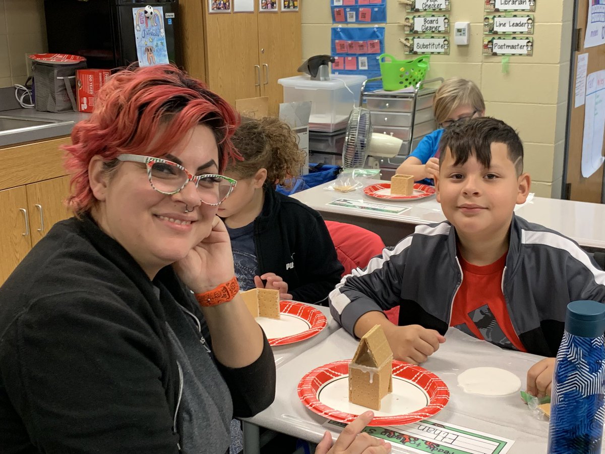mommavoth's tweet photo. We had a great time building our gingerbread houses with our guests today. #UVLearn #USD313 #gingerbreadhouse https://t.co/LQccgVPqhW