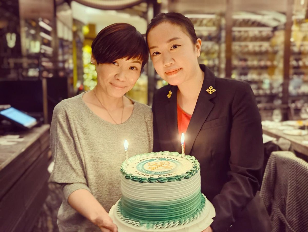 lesclefsdormac1's tweet photo. We are so grateful to the executive management of Grand Lisboa Palace who arranged this event at Mesa for Les Clefs d’Or Macau. 
Congratulations! Warm welcome our new LCD Macau members Tammy, Domingos &amp; Local member Neo. https://t.co/ELwY1C54Mg