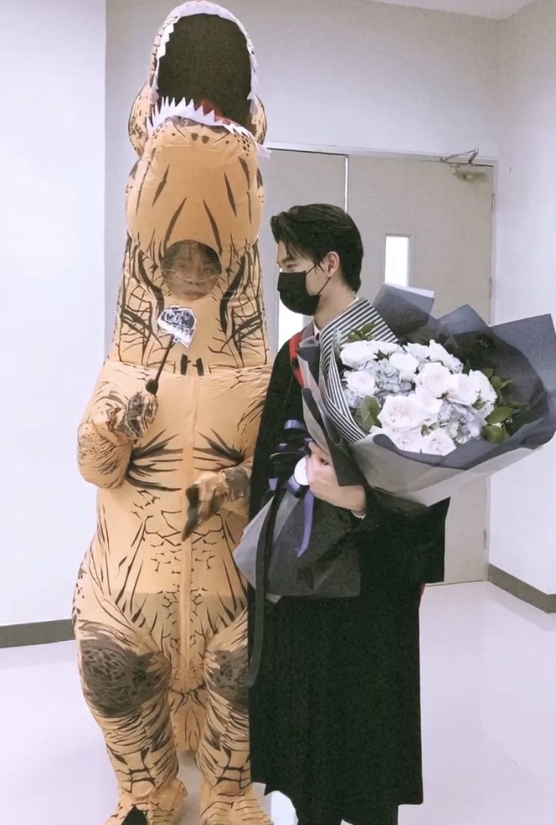 dontciyhxt's tweet photo. ฟิลแฟนสุดๆ ถ้าลองเอาวีดีโอไปใส่ คนที่โชคดี น่ารัก น่ารักที่สุดเลย อยู่อวยพร อยู่ยินดีให้กันไปนานๆเลยนะ  ปลื้มปริ่มหัวใจ รองานน้องพร้อมนะคั้บ    #YinYinGraduation #yinyin_anw #prompayy #พร้อมหยิ่น https://t.co/HkMshoae6t