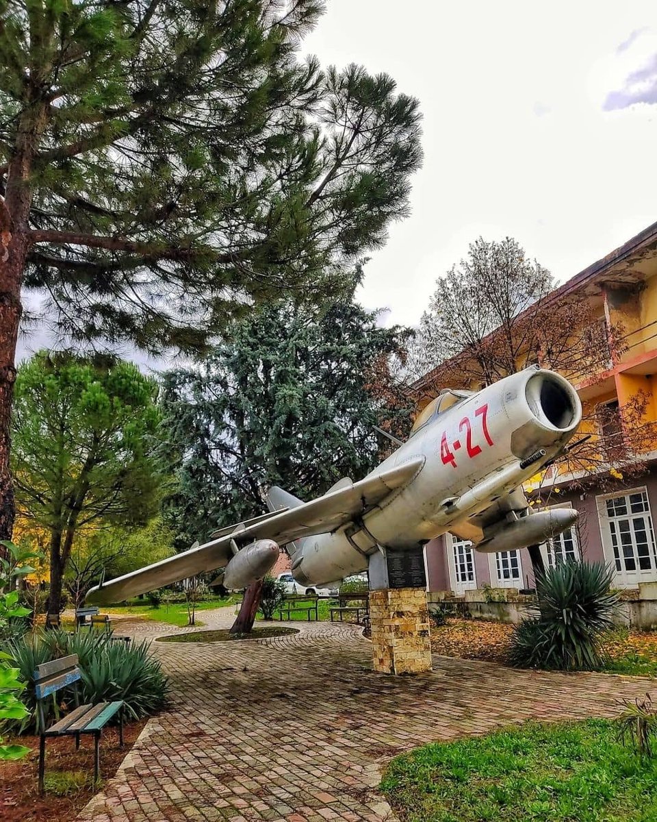 Visit_Berat's tweet photo. 𝑱𝒆𝒕 𝑨𝒊𝒓𝒄𝒓𝒂𝒇𝒕 in #Kucove 
NATO will invest 50 millions euros to upgrade Kucova Air Base in #Albania.
#Berat #VisitBerat
📸 anduel.selamaj https://t.co/unUj4HPsIF