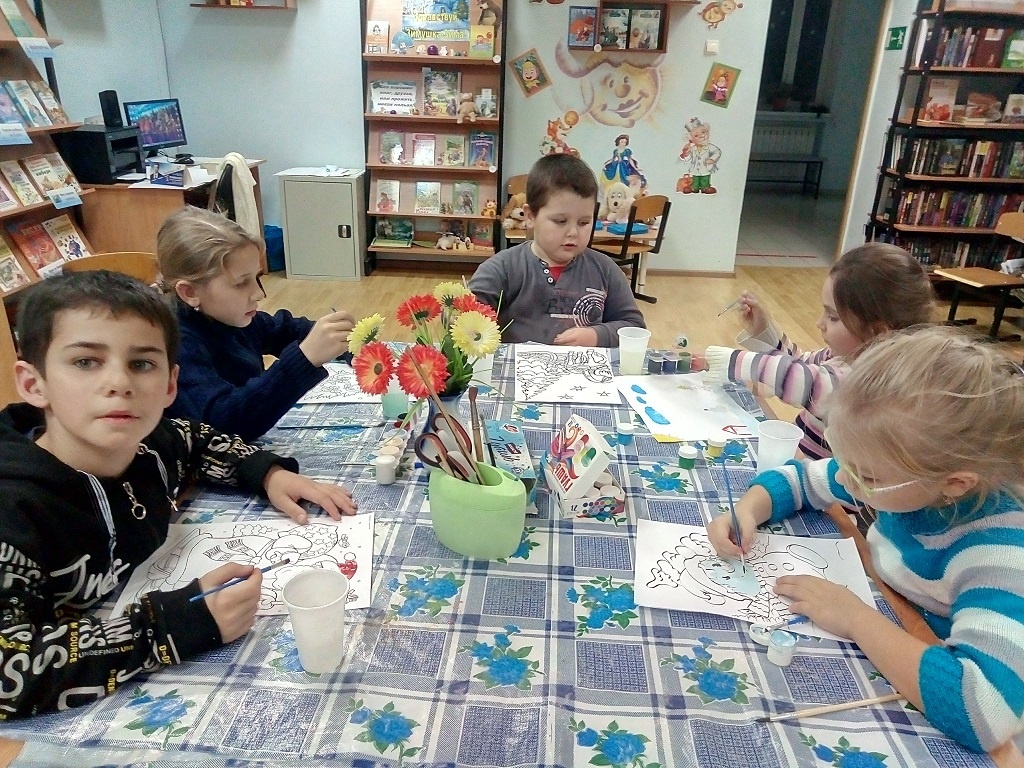 psk_msdk's tweet photo. Впереди Новый год. Праздник радости и вес��лья, встречи с Дедушкой Морозом и Снегурочкой. Мы тоже активно принимаем в этом участие. Готовим рисунки к выставке "Здравствуй, зимушка- зима", репетируем, ведь впереди запись прямого музыкального эфира, посвященного празднику. Ждите... https://t.co/zurbmSI0iw