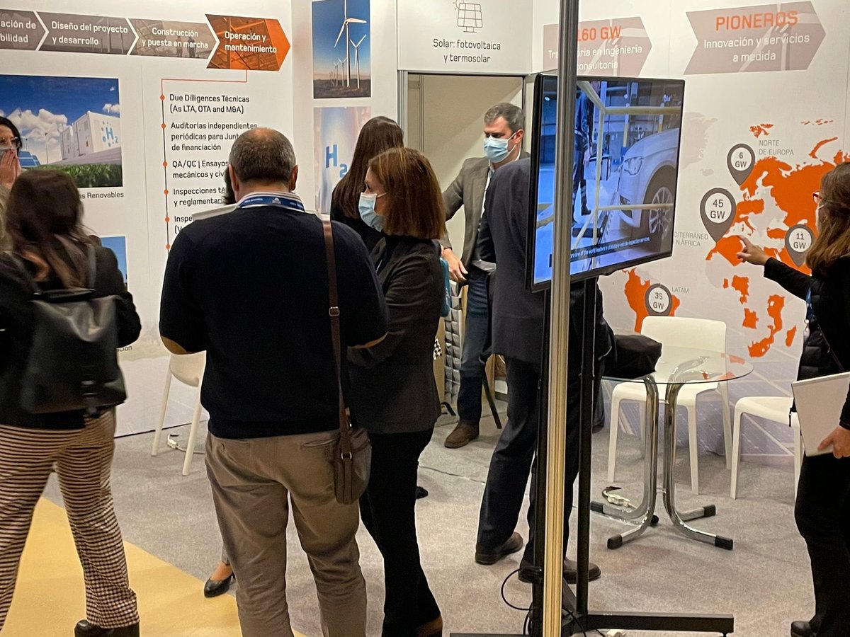 feriadezaragoza's tweet photo. #EXPOFIMER ya ha abierto sus puertas al sector del mantenimiento de energías renovables. Os recordamos que tenemos un amplio programa de sesiones. Os esperamos hasta las 19:00 h en el Palacio de Congresos de Zaragoza. https://t.co/syLaZDsvs4