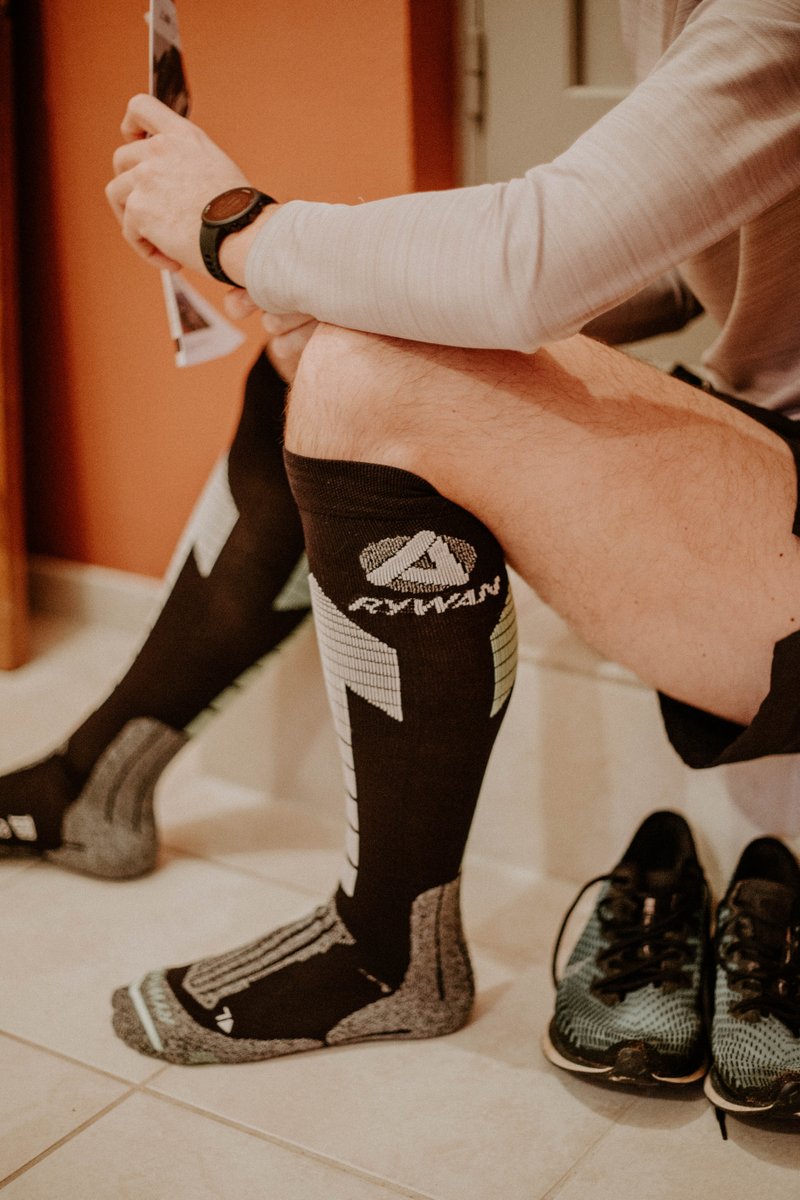 Dans la box de décembre, un superbe textile 👇
Les mi-bas Comprim'run de chez RYWAN 🧦 Votre nouvel allié pour réduire les impacts de la course 👌 Dans l'équipe, on ne s'en passe plus ! Et vous ? 

#rywan #boxrunning #courir #courseapied