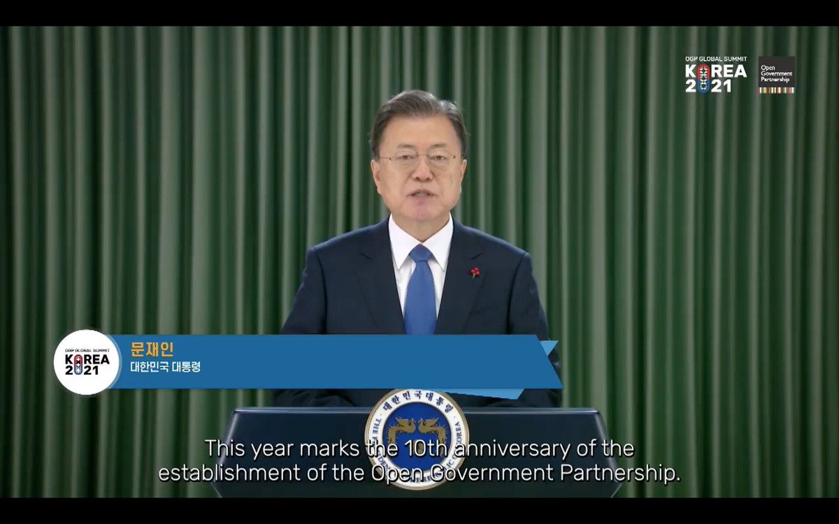 ECGobAbierto's tweet photo. El ministro Hae-cheol Jeon de @withyou3542 realiza las palabras de apertura: “La cumbre marcará un importante punto de partida para lograr el #OpenRecovery y #OpenRenewal”.
#OGPSummit https://t.co/MTRR36hlik