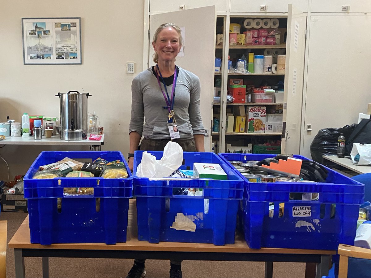 BromleyHosts's tweet photo. Thank you @RavensbourneSch 6th Form for your donations of food items, toiletries and winter warmers. We wish you every success for the future 😀@BromleyAdvice https://t.co/Aegb3AdMzc