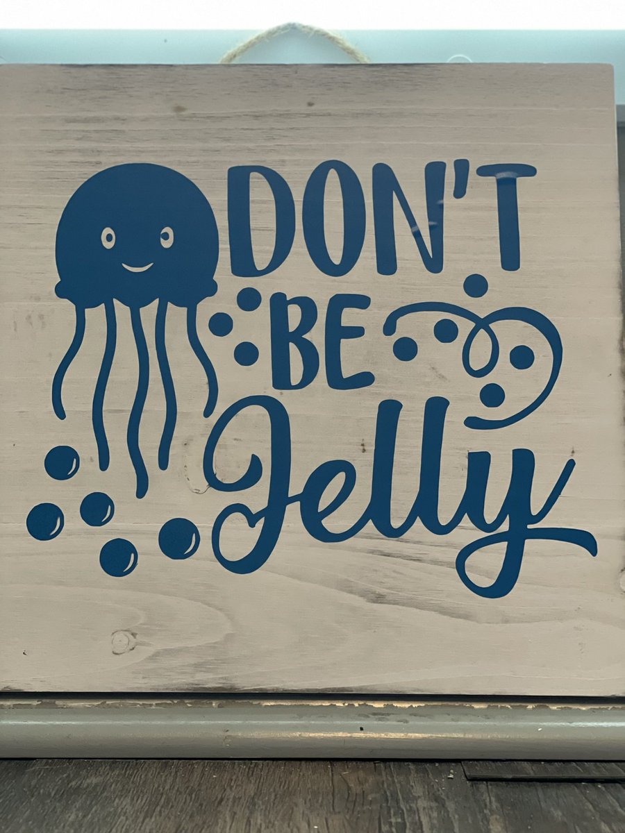 BubblePopping21's tweet photo. Don’t be jelly! Cute home decor #jellyfish #beach #beachhouse #homedecor #SmallBusiness #smallbusinessowner #SmallBiz #SmallBusinesses https://t.co/omgxpc3Nj8