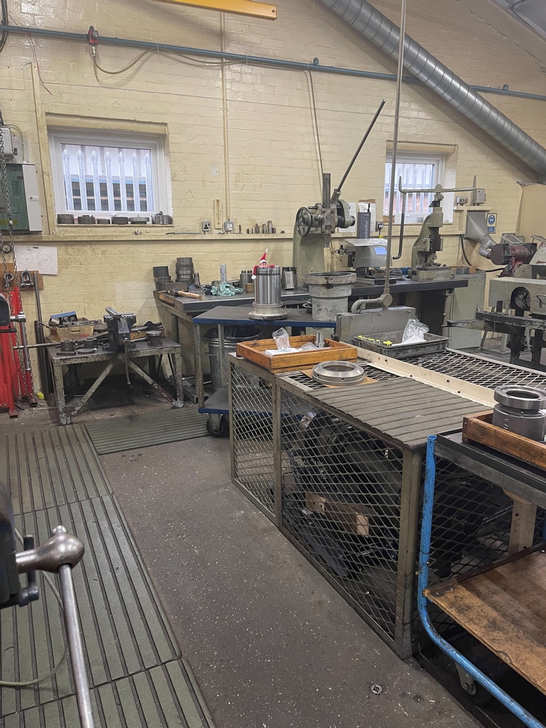 FiltonLtd's tweet photo. CAN YOU FIND BUDDY?
Today Buddy has found somewhere to hide in our Union Shop.
#elfontheshelf #workingelf #unionshop #rotaryunions #canyoufindelf #ukmfg #engineersuk https://t.co/R0G5sier14