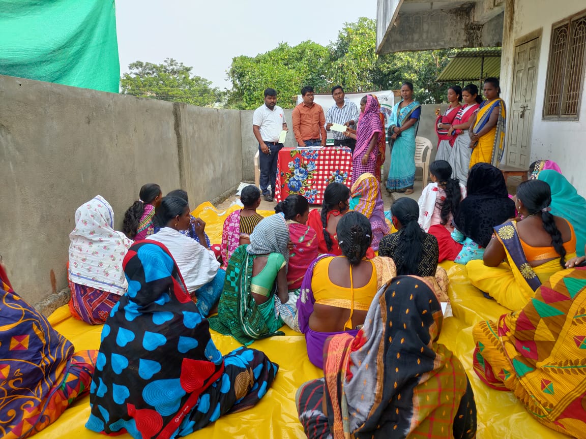 OlmShakti's tweet photo. Samanwaya Mela organised for WSHGs at Podia Block. A total of 67 no of WSHGs were provided with 1.031 Cr of Bank linkage.

@mission_shakti @OLM_Antyoday @dm_malkangiri @OlmShakti https://t.co/wMfAqzyTHS