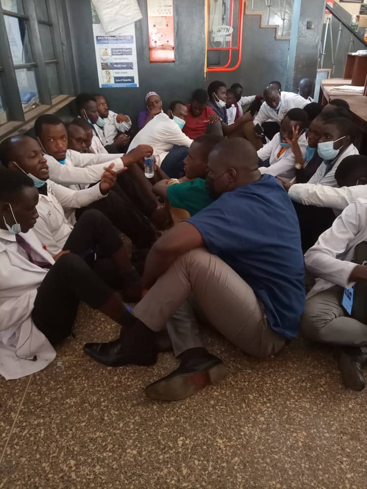 MugenyiHenry_'s tweet photo. I hope police officers be mindful that they might one day need the people they are arresting for treatment.
#NBSUpdates https://t.co/NE84wzwjAW