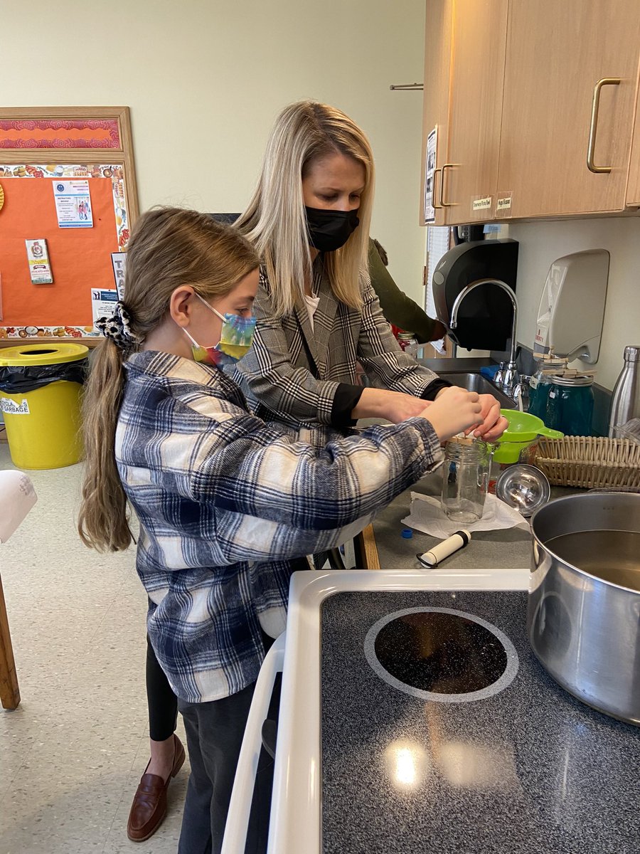 QRGeraghty's tweet photo. Scientists explored what happens when you first heat and then cool a solution of sugar water…stay tuned! @QRGega #qrspride https://t.co/LPnJwXvrZs