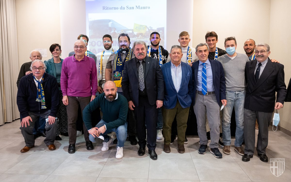 ParmaCalcio_en's tweet photo. A large delegation from #ParmaCalcio attended the CCPC's #GiallobluChristmas event last night ππ‘π΅.
This year's winner of the Gialloblu d'Oro was our Supporter Liaison Officer Giuseppe #Squarcia ππ
Photo gallery πΈβ‘οΈ https://t.co/7MkeZKoElb
#ForzaParma https://t.co/MQWdsSlgqu