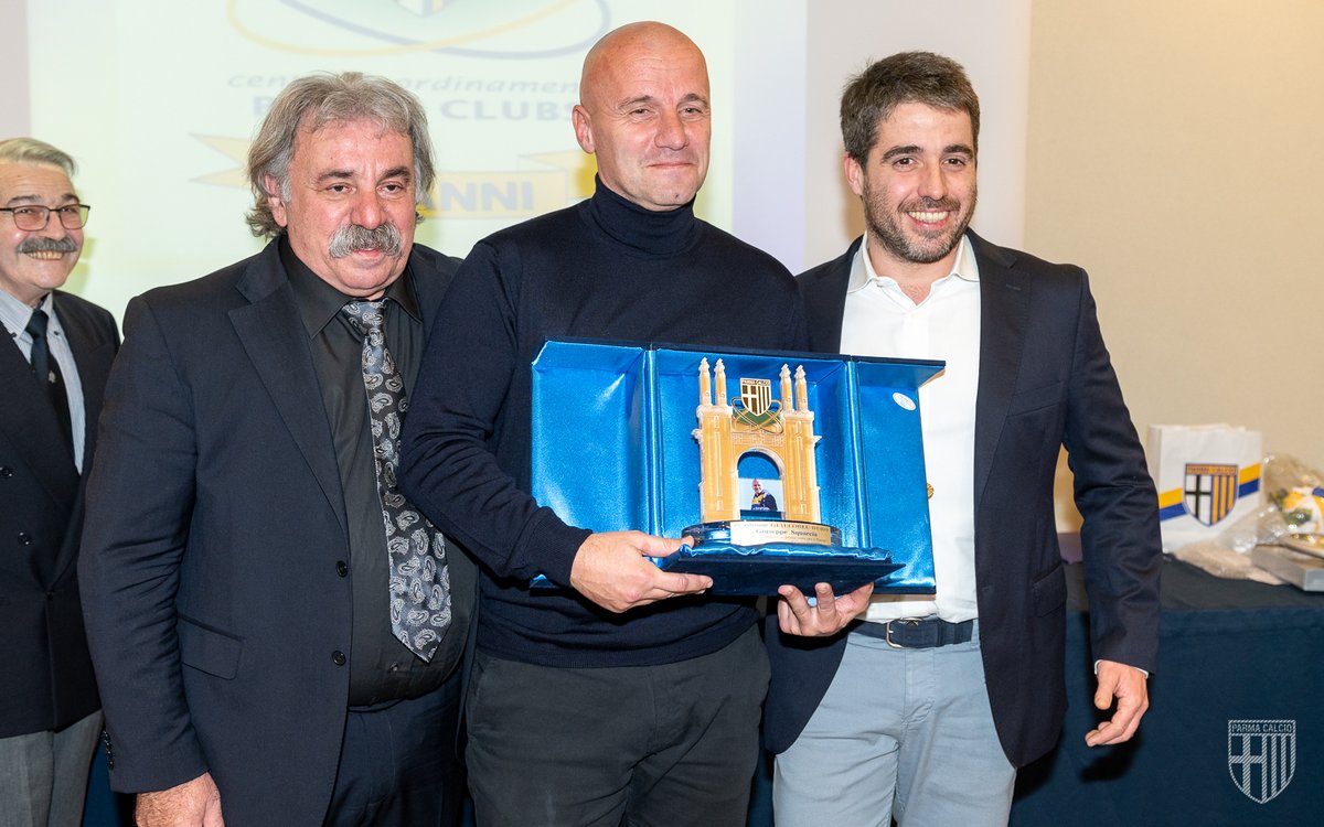 ParmaCalcio_en's tweet photo. A large delegation from #ParmaCalcio attended the CCPC's #GiallobluChristmas event last night ππ‘π΅.
This year's winner of the Gialloblu d'Oro was our Supporter Liaison Officer Giuseppe #Squarcia ππ
Photo gallery πΈβ‘οΈ https://t.co/7MkeZKoElb
#ForzaParma https://t.co/MQWdsSlgqu