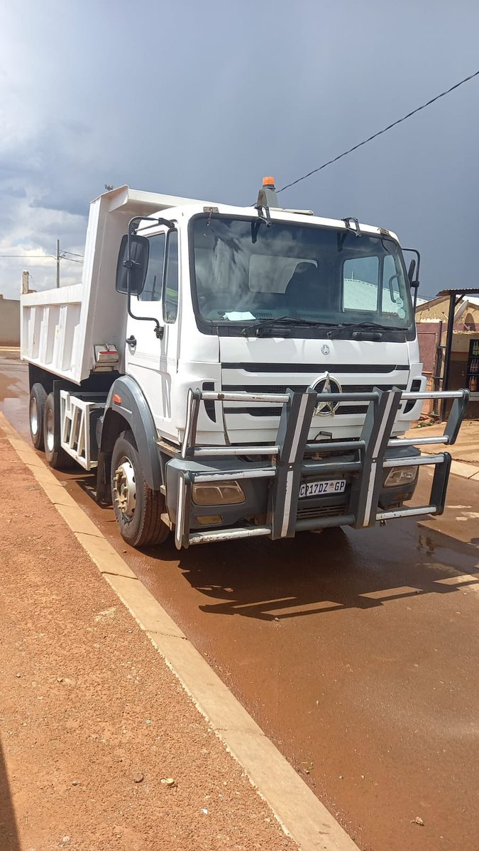 mon_ello's tweet photo. Please help locate my uncle’s truck. It was hijacked this morning between R28 and N1 round 6 n 7. #Zuma #looting #stage8 #SAPS https://t.co/0LeyGmU2Ka