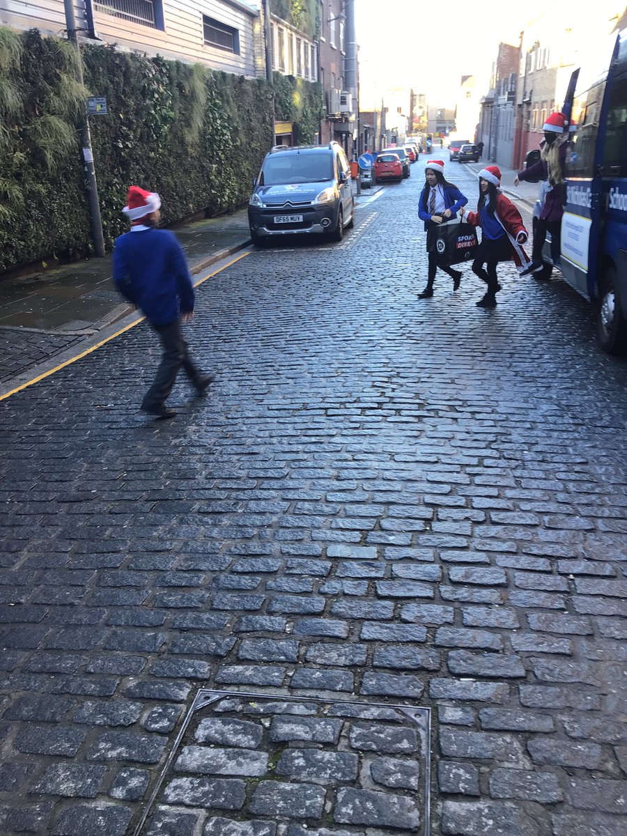 year6stnicsliv's tweet photo. We proudly made a @stnicsliv Christmas donation of bedding this morning to @PhoenixFoundLiv 🎄👏🏻 Merry Christmas from all the staff at St Nicholas🎄🎅🏽 https://t.co/5gHL4RyK3w