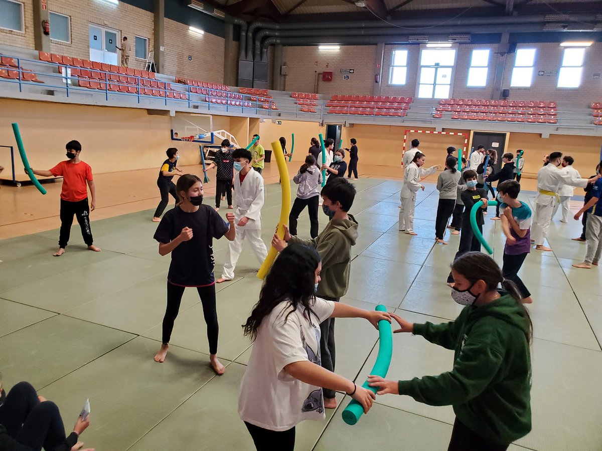 Jose Morales Aznar (@josemoralesaz) on Twitter photo El grup 2 <a href="/BlanquernaCAFE/">Blanquerna CAFE</a> proposa activitats de diferents esports de lluita. L'alumnat participa de forma molt activa. Diada molt profitosa <a href="/cristinacurtolu/">cristina curto</a> <a href="/CristinaCabrej3/">Cristina Cabrejas</a> El grup 2 <a href="/BlanquernaCAFE/">Blanquerna CAFE</a> proposa activitats de diferents esports de lluita. L'alumnat participa de forma molt activa. Diada molt profitosa <a href="/cristinacurtolu/">cristina curto</a> <a href="/CristinaCabrej3/">Cristina Cabrejas</a>