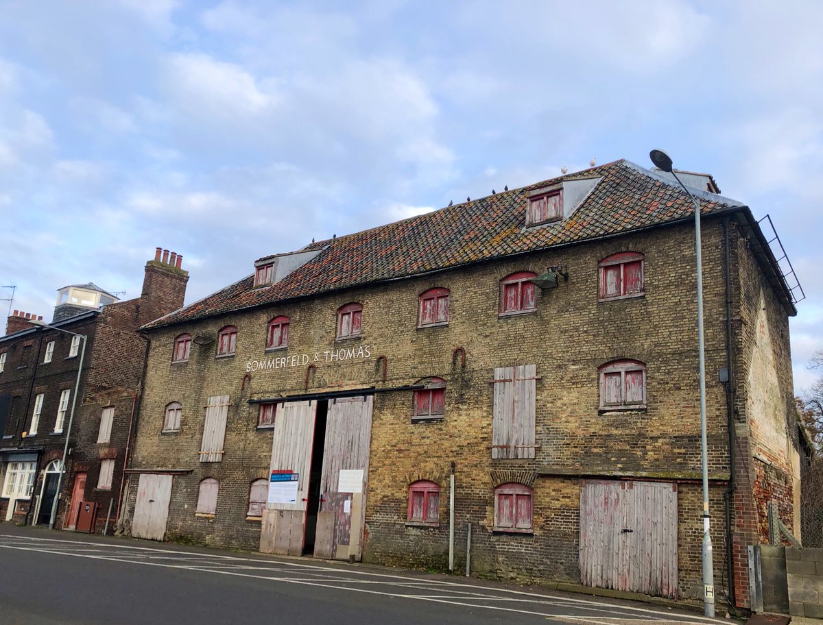 AnnaLandmark's tweet photo. Look at this gorgeous c1805 warehouse on the lovely waterfront of @kingslynn. Once part of the Bagge grain emporium. What a wonderful heritage / regeneration project. In the words once used to me of @LandmarkTrust #Fairburn Tower, it’s just waiting to be asked to dance. https://t.co/OocNNGBJ1e