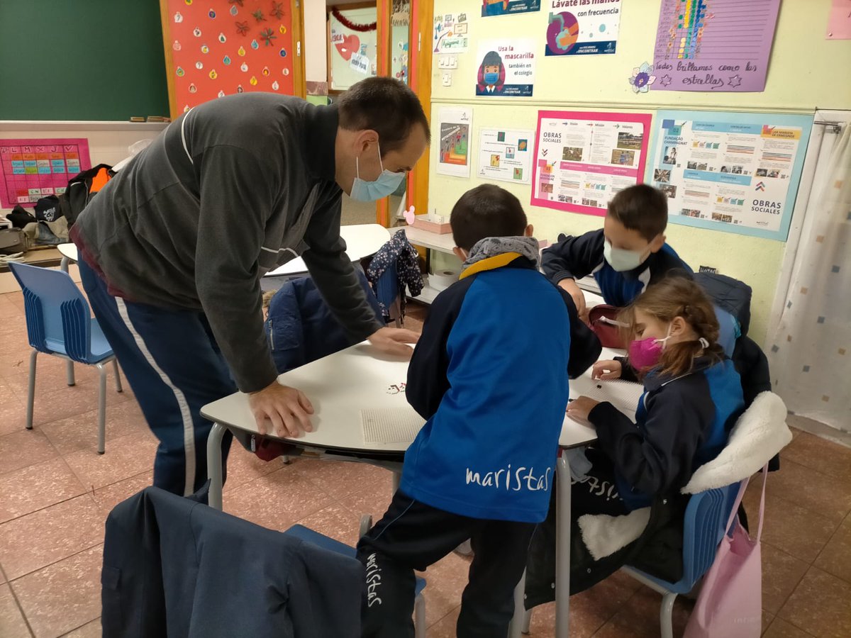 Marsa2pri's tweet photo. Hoy nos han venido a  ver de Aspar La Besana
 Hama. Es la técnica que han aprendido con las personas con discapacidad.Qué bien nos lo hemos pasado!! https://t.co/PiB1HPgpGO
