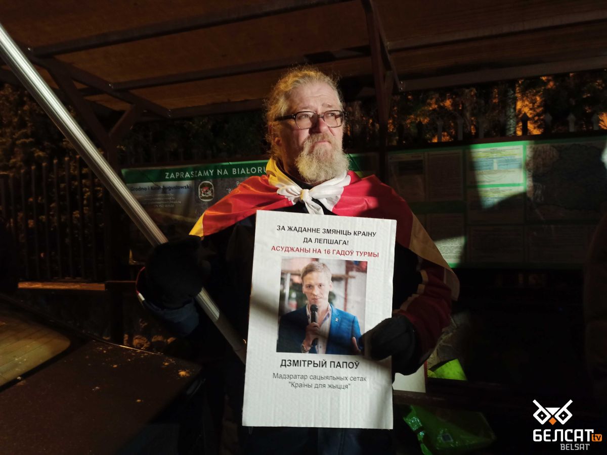 Belsat_Eng's tweet photo. Belarusians stage rallies of solidarity with convicts in ‘#Tsikhanouski case’ (photos, videos) #Statkevich #Losik #Papou #Sakau #Tsyhanovich #Belarus #StandWithBelarus https://t.co/YOr62CsqKi https://t.co/vXEGqvyfQ1