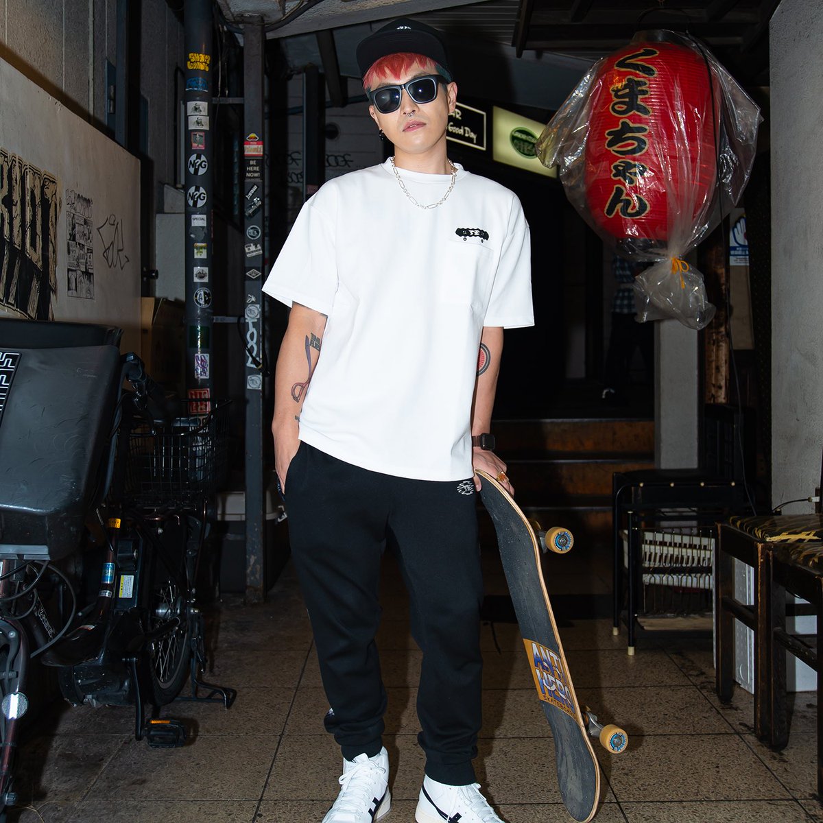 SKATE BRAIN ビッグシルエットTシャツ
背中には散らばったスケートギアが脳髄シルエットになった「SKATE BRAIN」を3版でプリント。
BODYはGoodwearのビッグシルエット半袖Tシャツを使用。
吸水速乾機能に加え、USAコットンのヘタレにくい肉厚ボディで長く着用できるTシャツ。
tirededge.com/items/618b5c62…