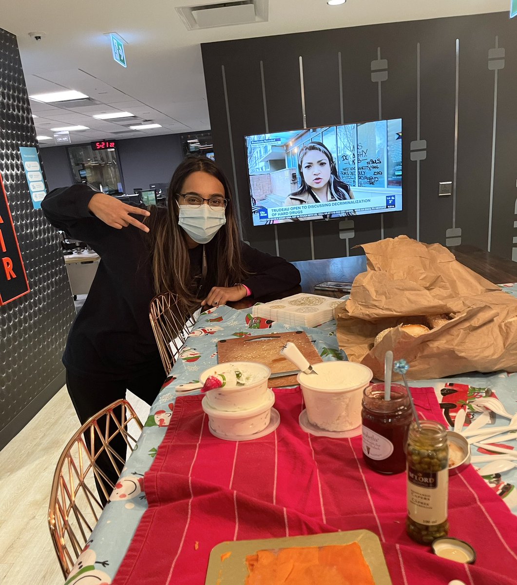 Michelle_Halim_'s tweet photo. Thank you @PaulCookCity for making our little overnight hearts burst of joy this morning! Woo bagels!!! 🤤 https://t.co/4oik0dhJBO