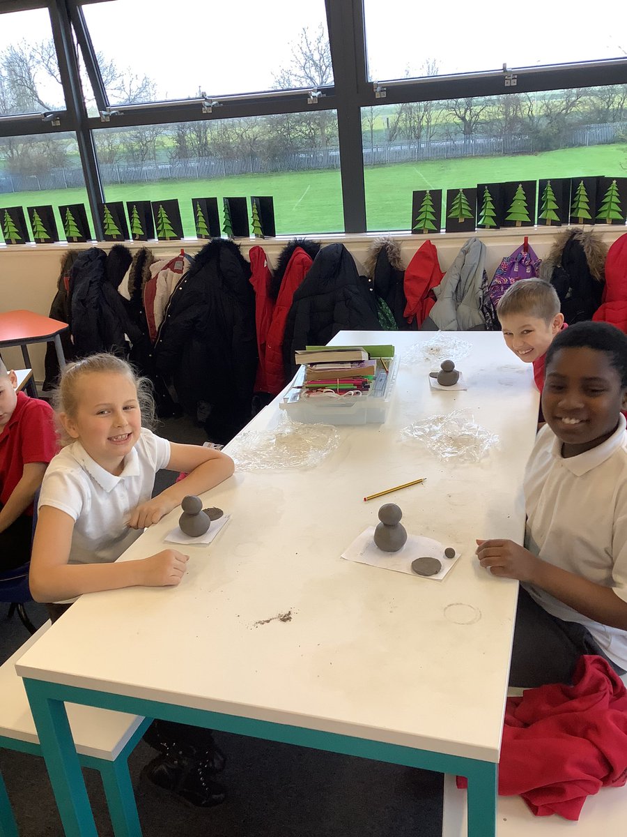 Y4_STM's tweet photo. Yesterday we sculpt clay snowmen ornaments ☃️❄️ and today we get to paint them 🎉 @Y4_STM @STM_Hull https://t.co/U3qMtRjTSE