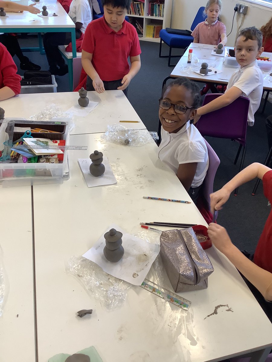 Y4_STM's tweet photo. Yesterday we sculpt clay snowmen ornaments ☃️❄️ and today we get to paint them 🎉 @Y4_STM @STM_Hull https://t.co/U3qMtRjTSE