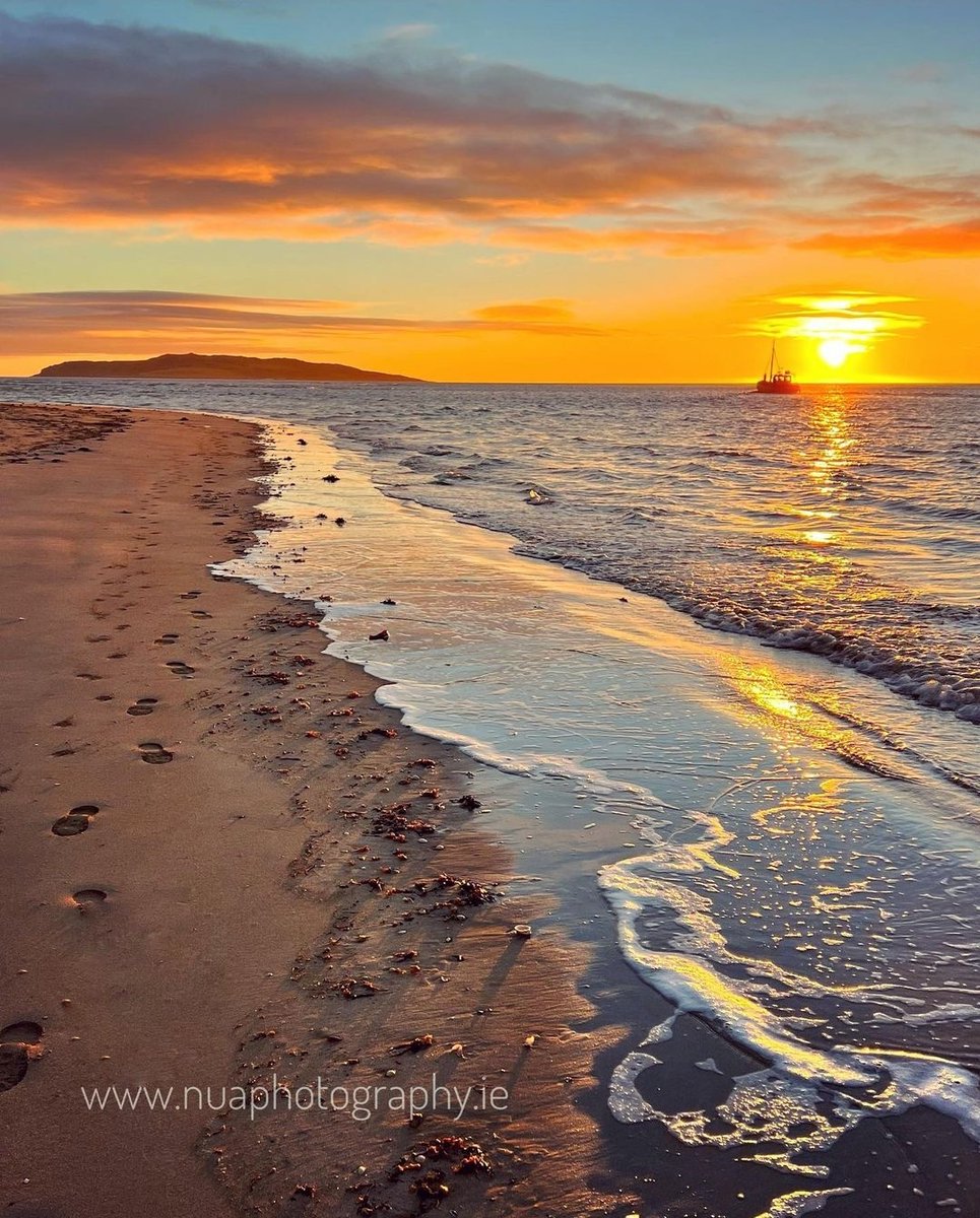 RushTourism's tweet photo. The Shamrock heading out to Lambay Island at sunrise☘
#Rush #Rogerstown #Lambay #Fingal
📸NUA Photography https://t.co/sXKlcVxchM