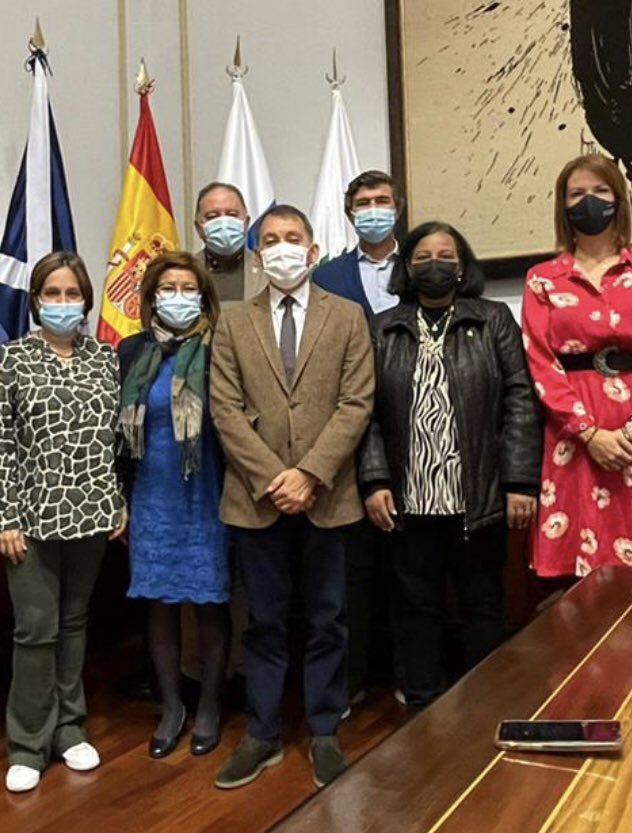 Dinorahfiguera's tweet photo. #Almomento Reunión de las diputadas @dinorahFiguera y @aurisvc de la @asambleave con el Alcalde de Santa Cruz de Tenerife José Manuel Bermúdez, 1er Tnte Alcalde  Guillermo Diaz Guerra @Gdiazgue y 2da Tnte Alcalde @evenbruler con @agustinrguez @claudiasanchezm https://t.co/HpsImSBQKM