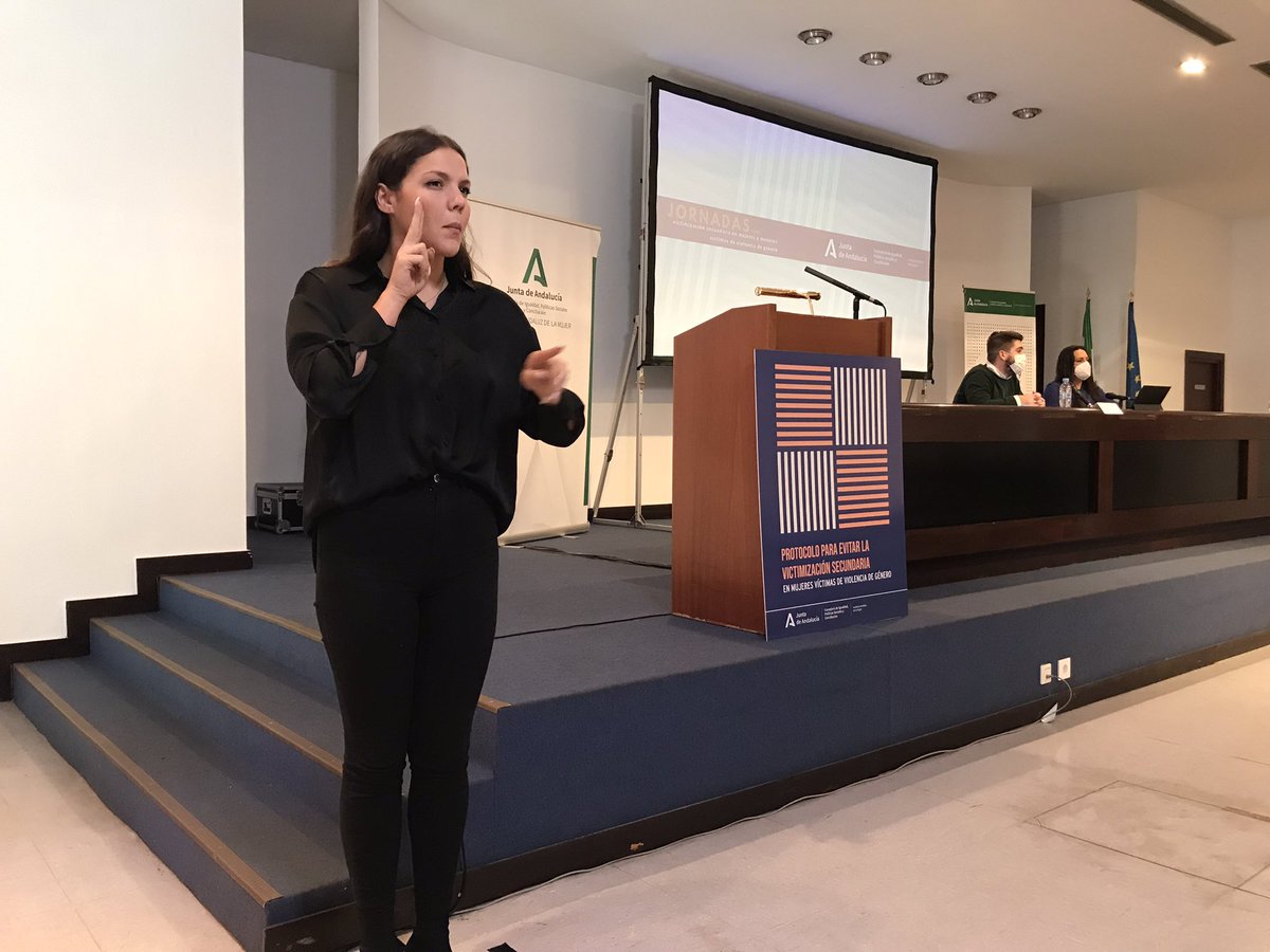 InterpreteSigno's tweet photo. Protocolo para evitar la victimización secundaria, organizado por la conserjería de Igualdad y Políticas Sociales y Conciliación, apostando por la inclusión, por medio de la Lengua de Signos Española. https://t.co/rC1yz2sRnN