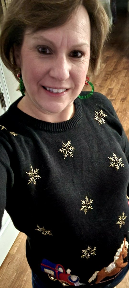 fogarty70's tweet photo. Ugly sweater selfie! My Bingo card is almost done! #sharonselfiebingo21 https://t.co/AGURgsoFOV