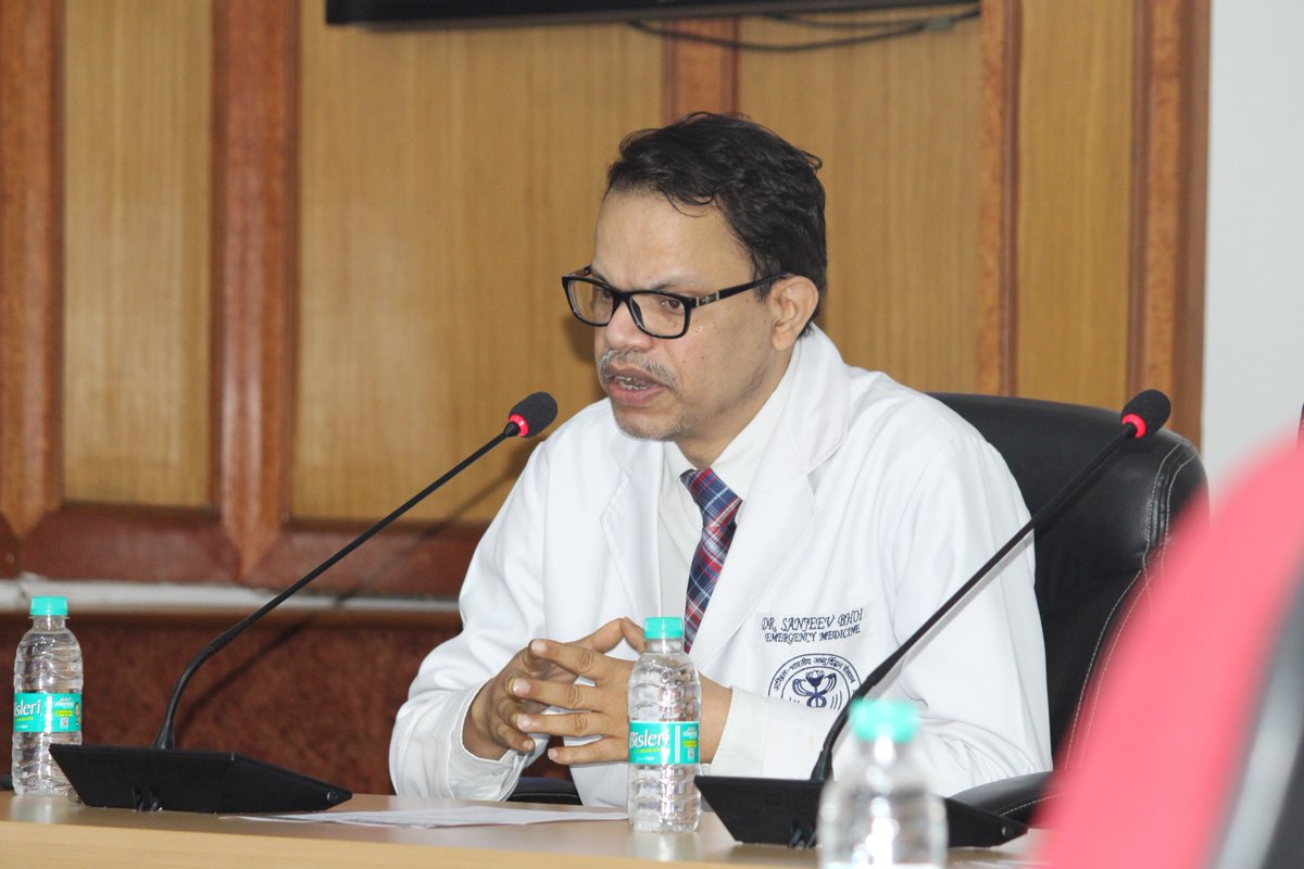 WHO_CCET's tweet photo. Brainstorming meeting for Building World Class Emergency and Injury Care System in India held at AIIMS, New Delhi.
Click on the link to watch the entire session -  
https://t.co/HrXwbYA9tD
#NitiAayog #aiims #emergencycare https://t.co/hbLeX4Buao