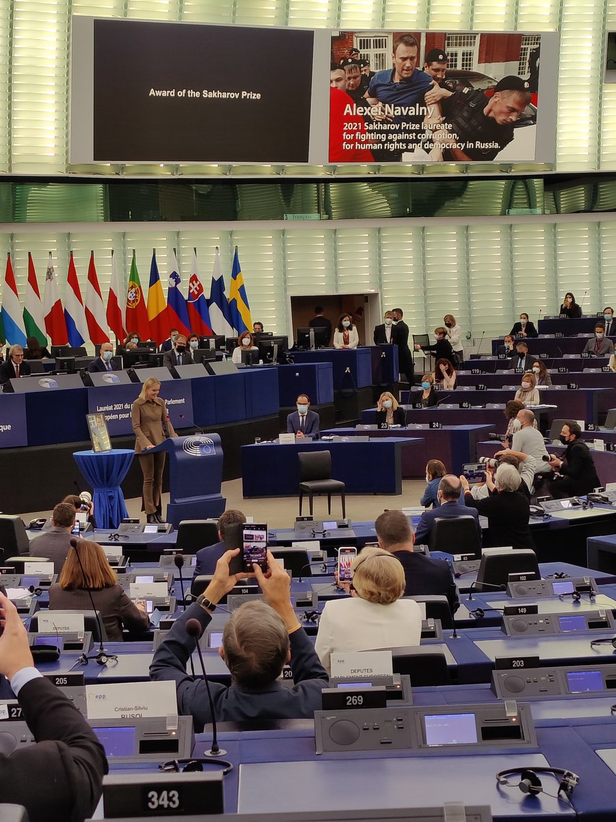 radeksikorski's tweet photo. Alexei Navalny's daughter is accepting the Sakharov Prize on behalf of her imprisoned father. https://t.co/CXgdzSCn14