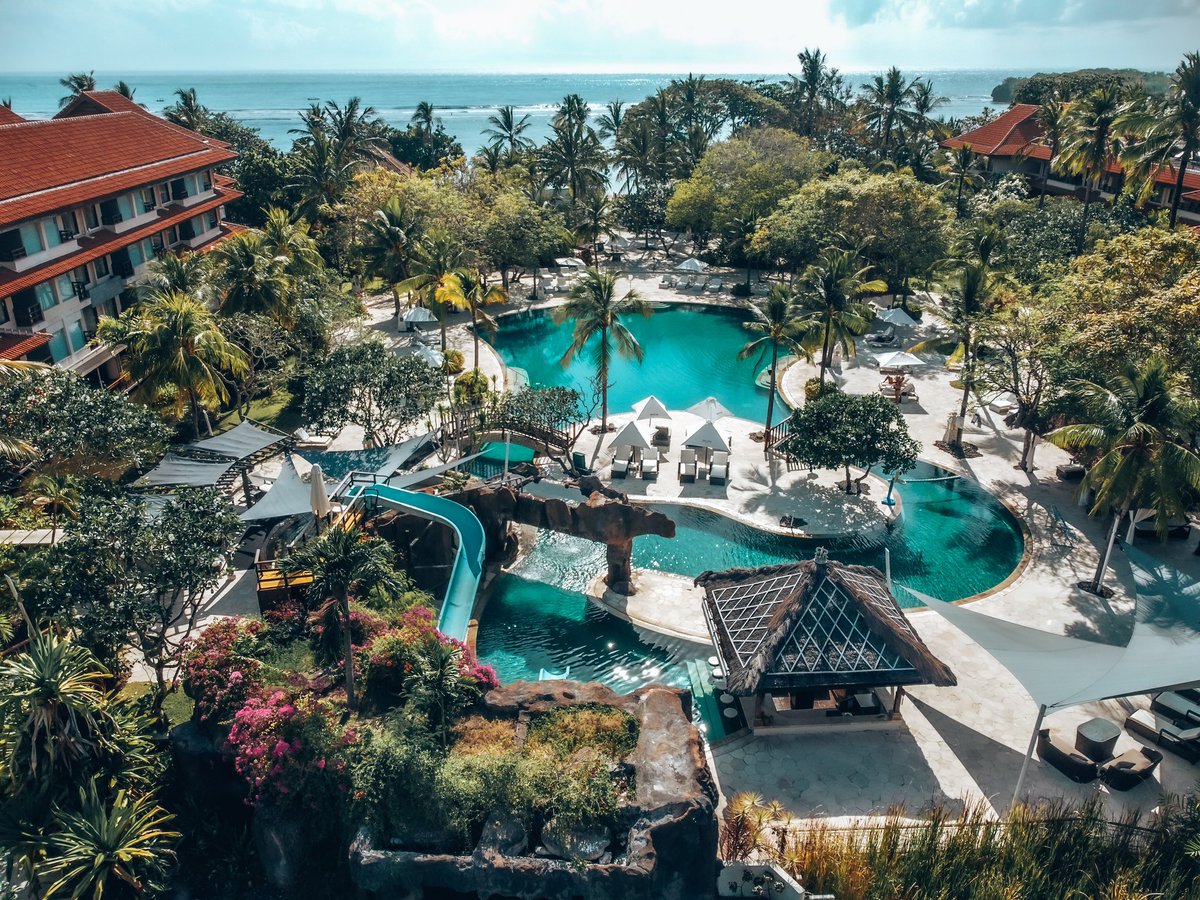 Ada waktu disaat kita harus bekerja dengan produktif, namun ada juga waktu memberikan penghargaan untuk diri kita sendiri. 
Pergi berlibur dan menikmati pemandangan seperti ini, adalah rekomendasi kami! #WestinBali

bit.ly/earn-eat-enjoy… 

📷 @thehoneydreamers