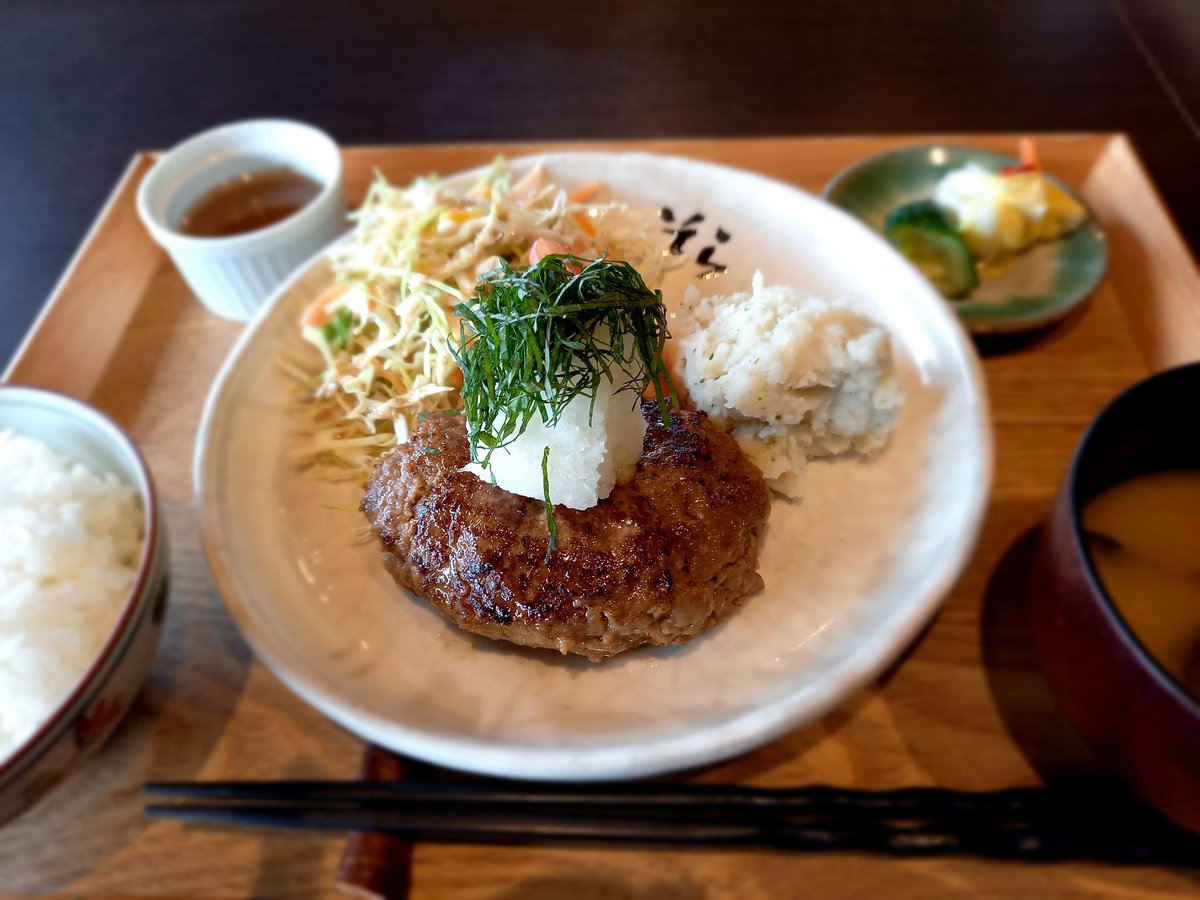kouiqokch's tweet photo. 妹とそらカフェ行ってきた
どれも美味しそうで迷ったけど和風ハンバーグに https://t.co/OULQrl9SGK