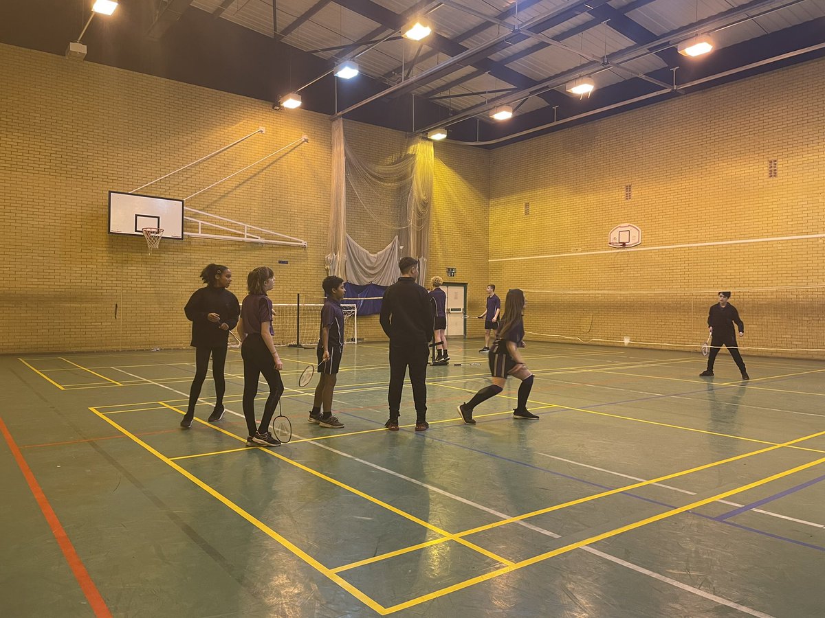 Some great effort from Yr9 BTEC students officiating their game play in badminton #hitthenet #FHSsport <a href="/theforesthigh/">SGS Forest High School</a> <a href="/BadmintonEnglnd/">Badminton England</a>