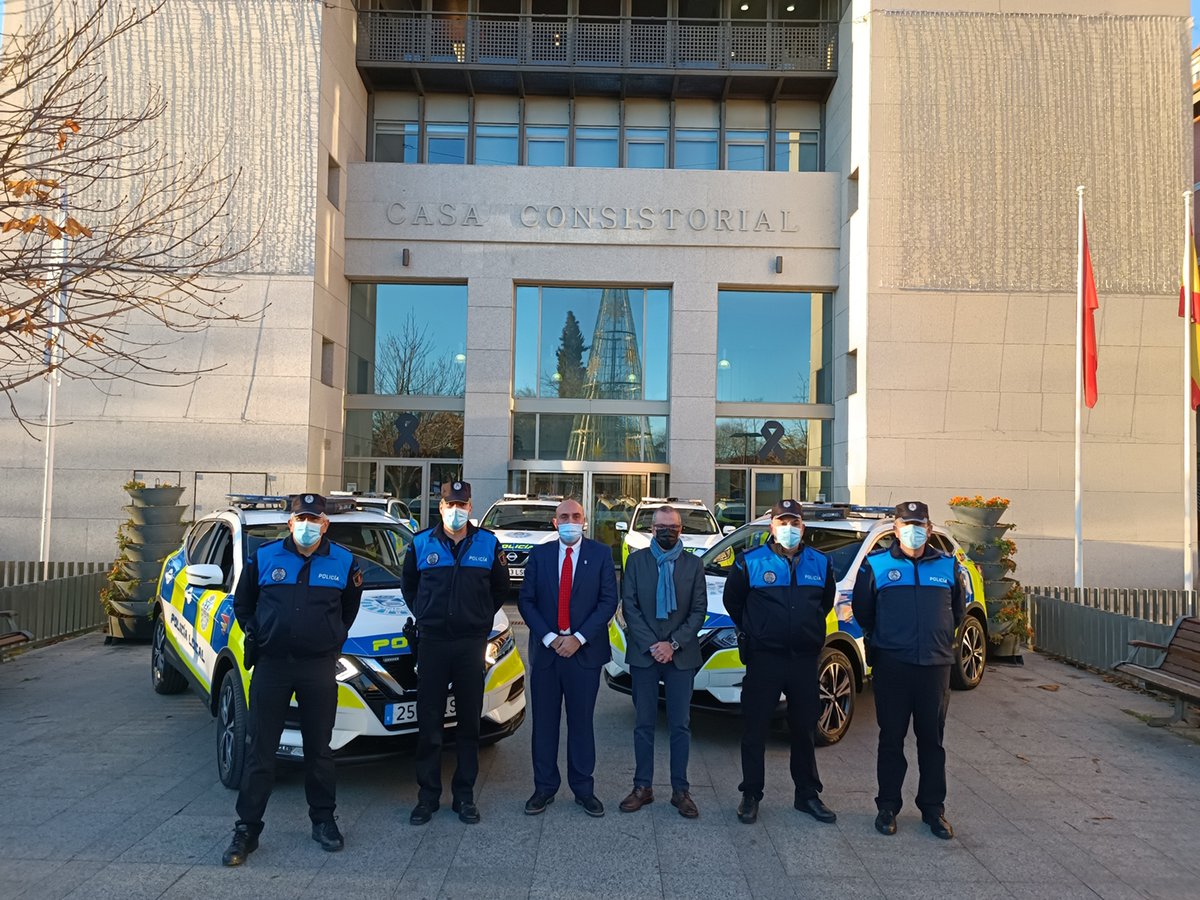 AytoLeganes's tweet photo. Presentados los 6⃣ nuevos vehículos de👮👮‍♀️ Policía Local, que hacen un total de 1⃣2⃣ en un año para mejorar la seguridad y el servicio público en la ciudad 🏙️ https://t.co/jF1M0e4FFt