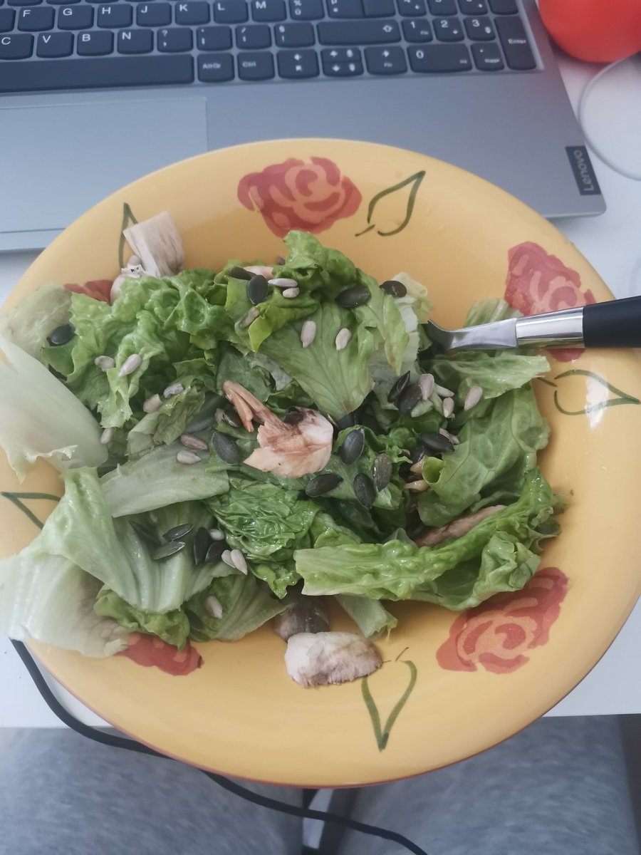 oriane_frr's tweet photo. Petites recette à vous proposer aujourd'hui, peu d'ingrédients et vraiment delicieuse !
1 oignons rouge
De la salade verte
Des champignons de paris
Huile d'olive
Vinaigre balsamique
Et graines au choix
Régalez vous ! https://t.co/WABFnB8KXv