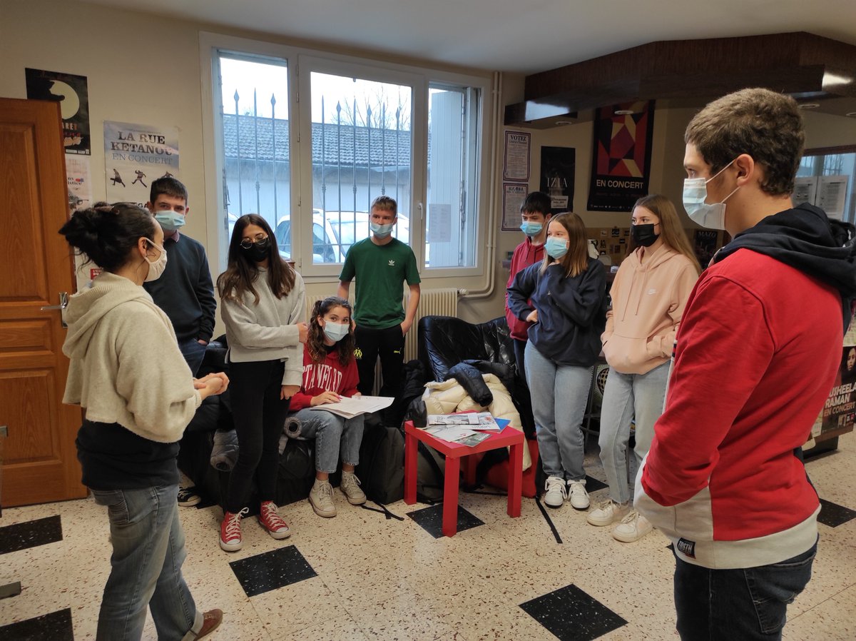 r_dautan's tweet photo. À 13h sur #RDAutan 📻

👉 C'est le retour des partenariats scolaires...Aujourd'hui, direction le #Collège Louisa Paulin à #Réalmont pour parler du projet #ERAMUS+ « IsWeb : inclusion without exclusion »

Pour écouter : https://t.co/NfkvADi8Vt 🎧

#Scolaire #Radio #Pédagogique https://t.co/OanSrEzm8o