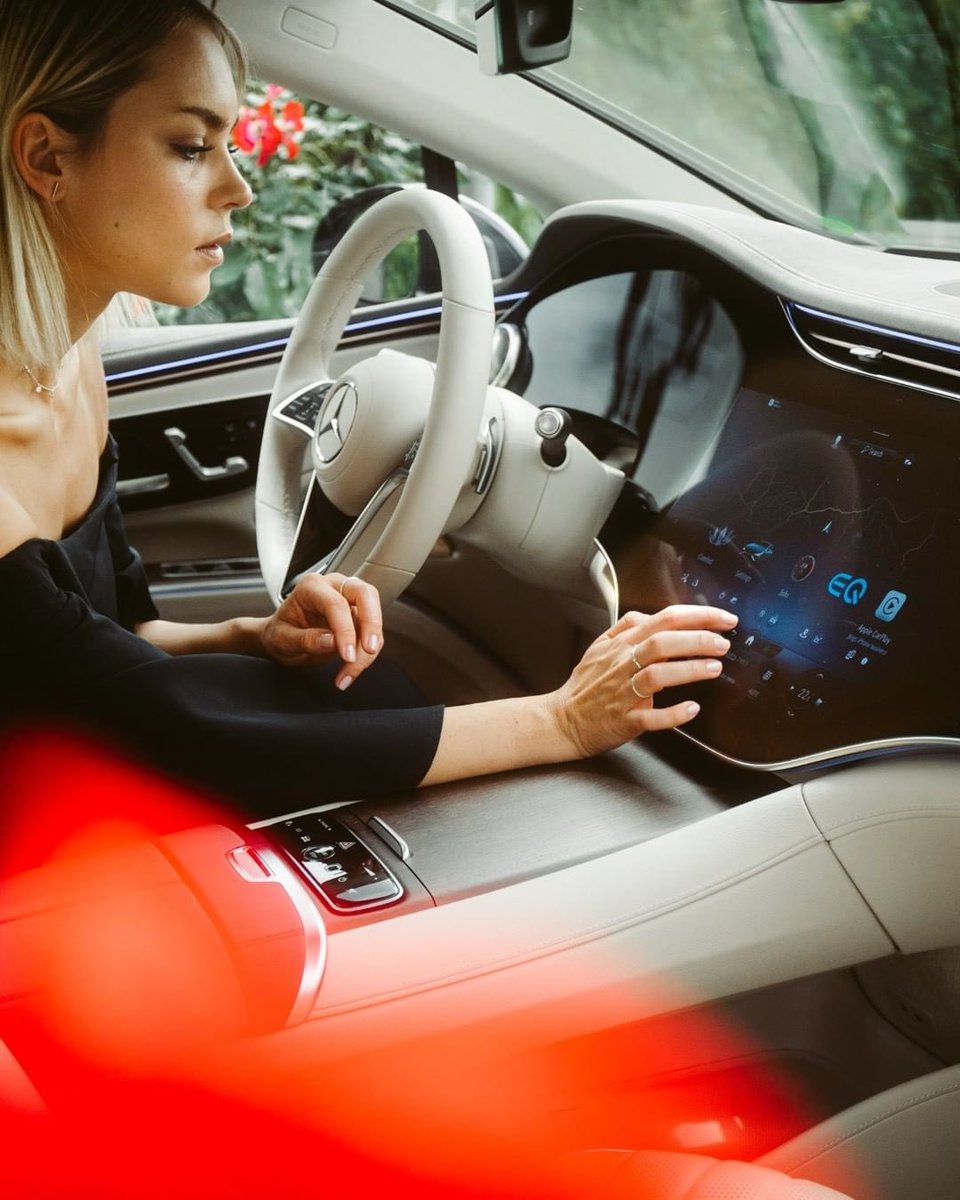 CarsNewsTV's tweet image. Yepyeni @MercedesBenz #EQS ile gelecek tümüyle kullanıcına özel ayarlar sunan #AI powered #Hyperscreen 
@autobestEU tarafından yılın #SmartBest ödülünü alıyor…
@MercedesTurkiye