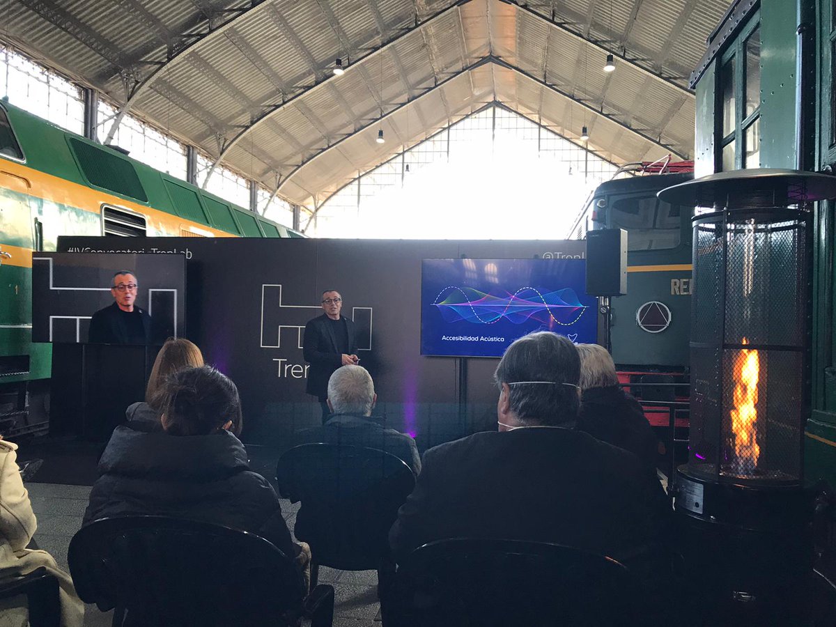 Presentando nuestra solución para la #IVConvocatoriaTrenLab de <a href="/Renfe/">Renfe</a> y @WayraES en la que somos ganadores. Vamos a desarrollar un proyecto piloto y posteriormente, implementaremos nuestra sistema de accesibilidad para personas sordas en estaciones de tren. #accesibilidad