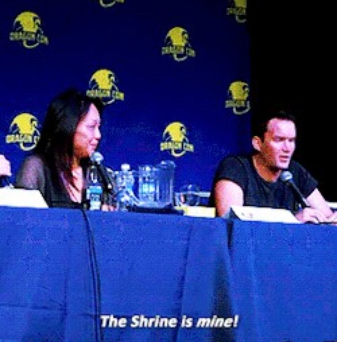 gdl_unite's tweet photo. Gareth and Naoko about the shrine at Dragon Con #garethdavidlloyd #GDL #gdlfamily #conventions #Torchwood #IantosShrine #ToshsShrine https://t.co/iNAypUnRuB